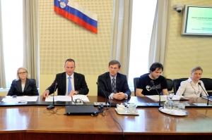 Action Plan Announced to Curb Precarious Work