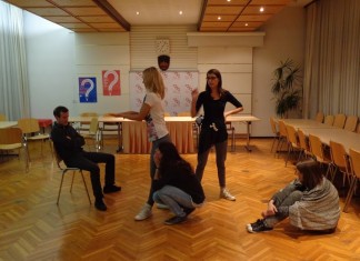 ZATIRAJMO PREKARNO DELO – GLEDALIŠČE KOT ORODJE ZA OZAVEŠČANJE O PROBLEMATIKI PREKARNEGA DELA